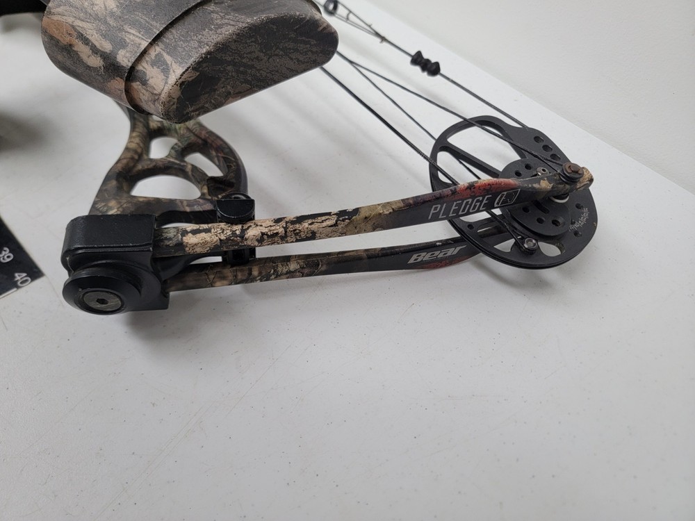 Bear Archery Pledge Compound Bow Right Handed 29" 70lb Draw