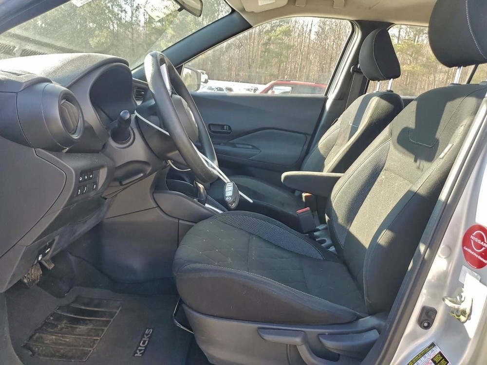 KICKS 2020 Glove Box 4951034