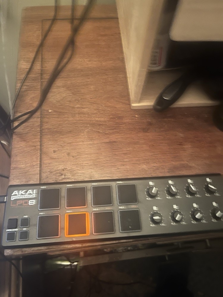 AKAI Pro LPD8 Portable Drum Pads & Controller