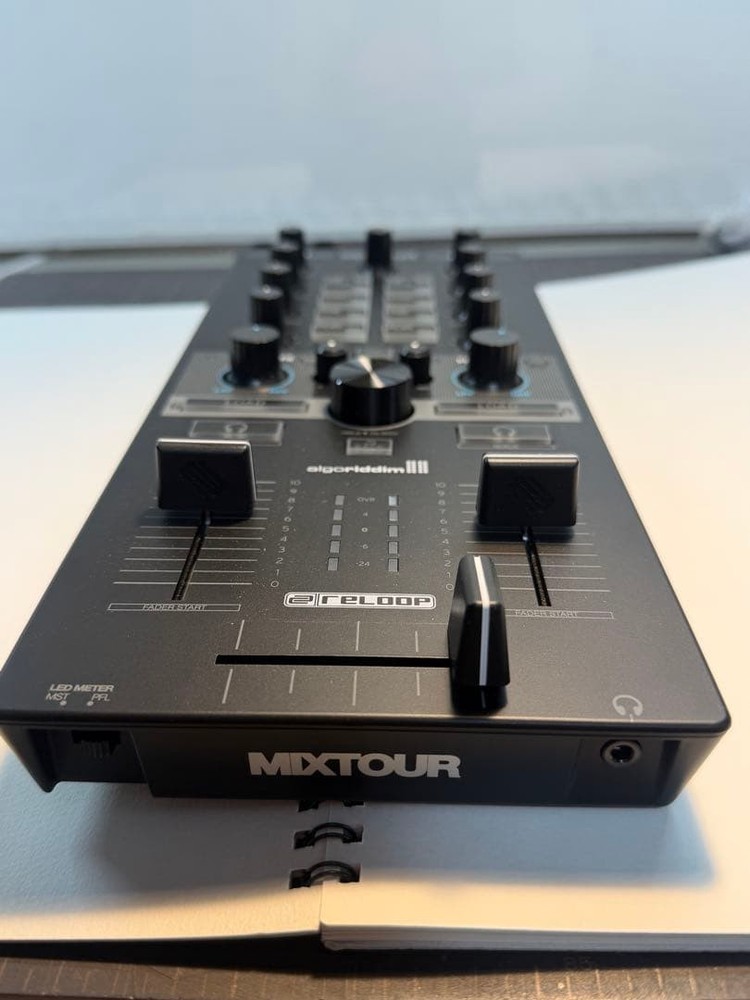 Reloop MIXTOUR Portable DJ Controller Audio Interface for djay TRAKTOR #0001