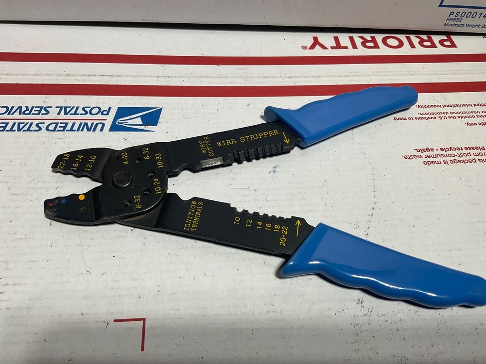 Crimping Tool with Wire Stripper — made in Taiwan