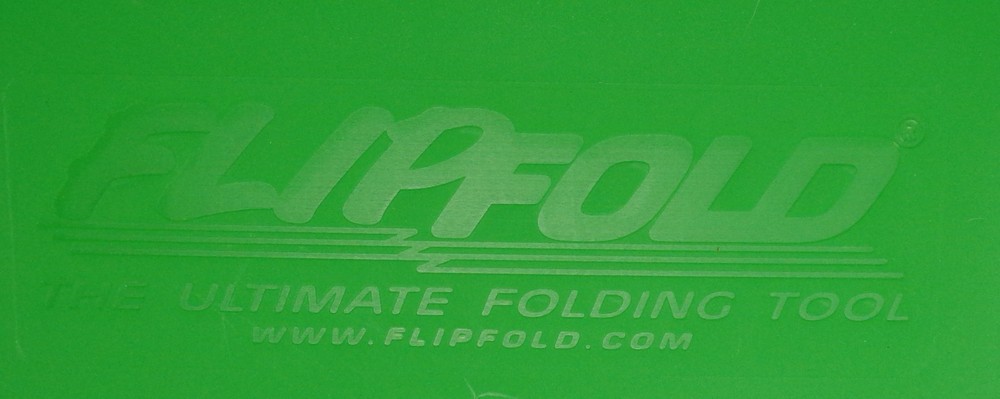 FLIPFOLD Green Kids Shirt Folding Board