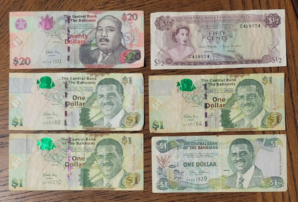 World Banknote lot  from Bahamas.