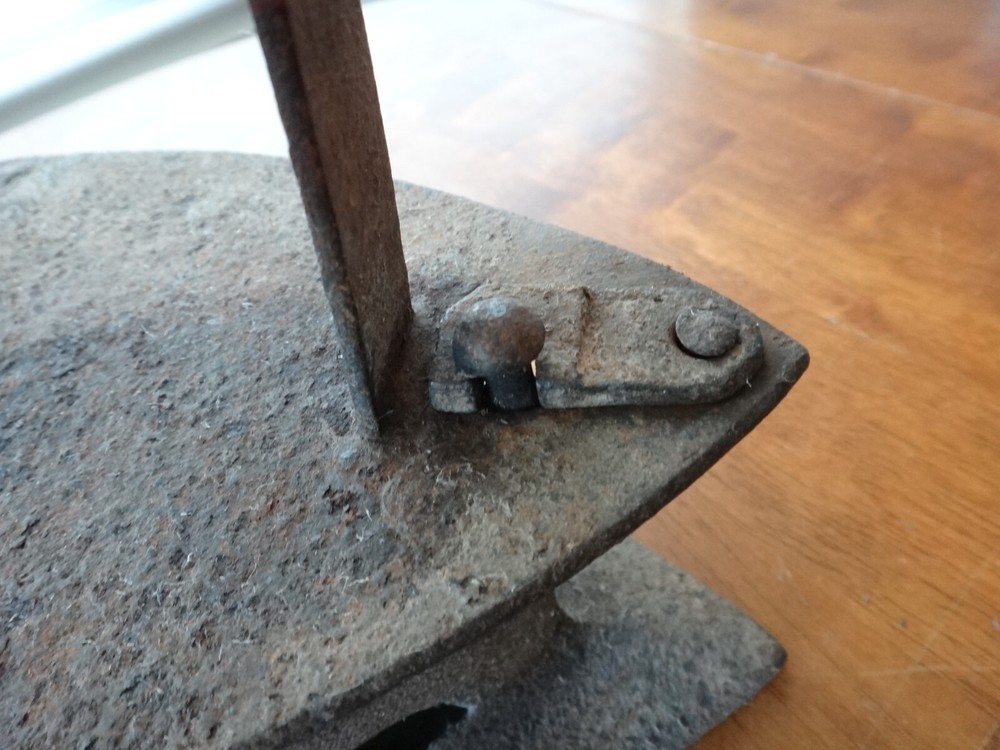Vintage Sad Iron / Coal Iron