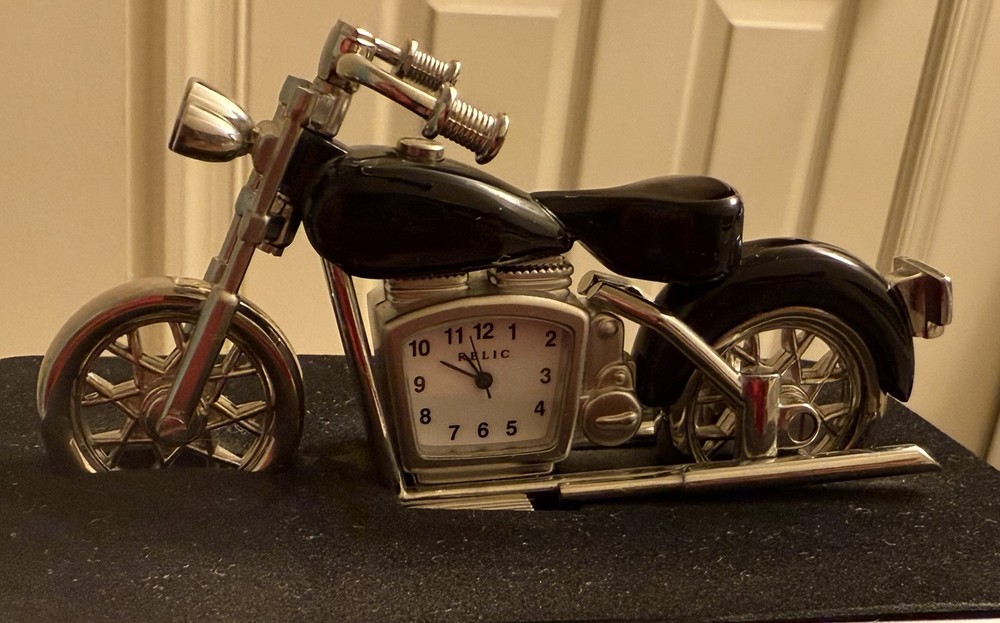 Relic Desktop Classic Motorcycle Clock With Tin