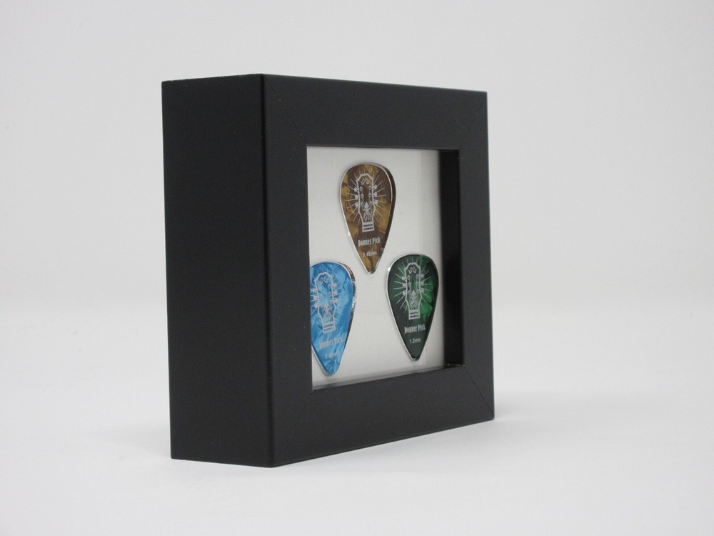 3 GUITAR PICKS (NOT INCLUDED) SMALL DISPLAY FRAME