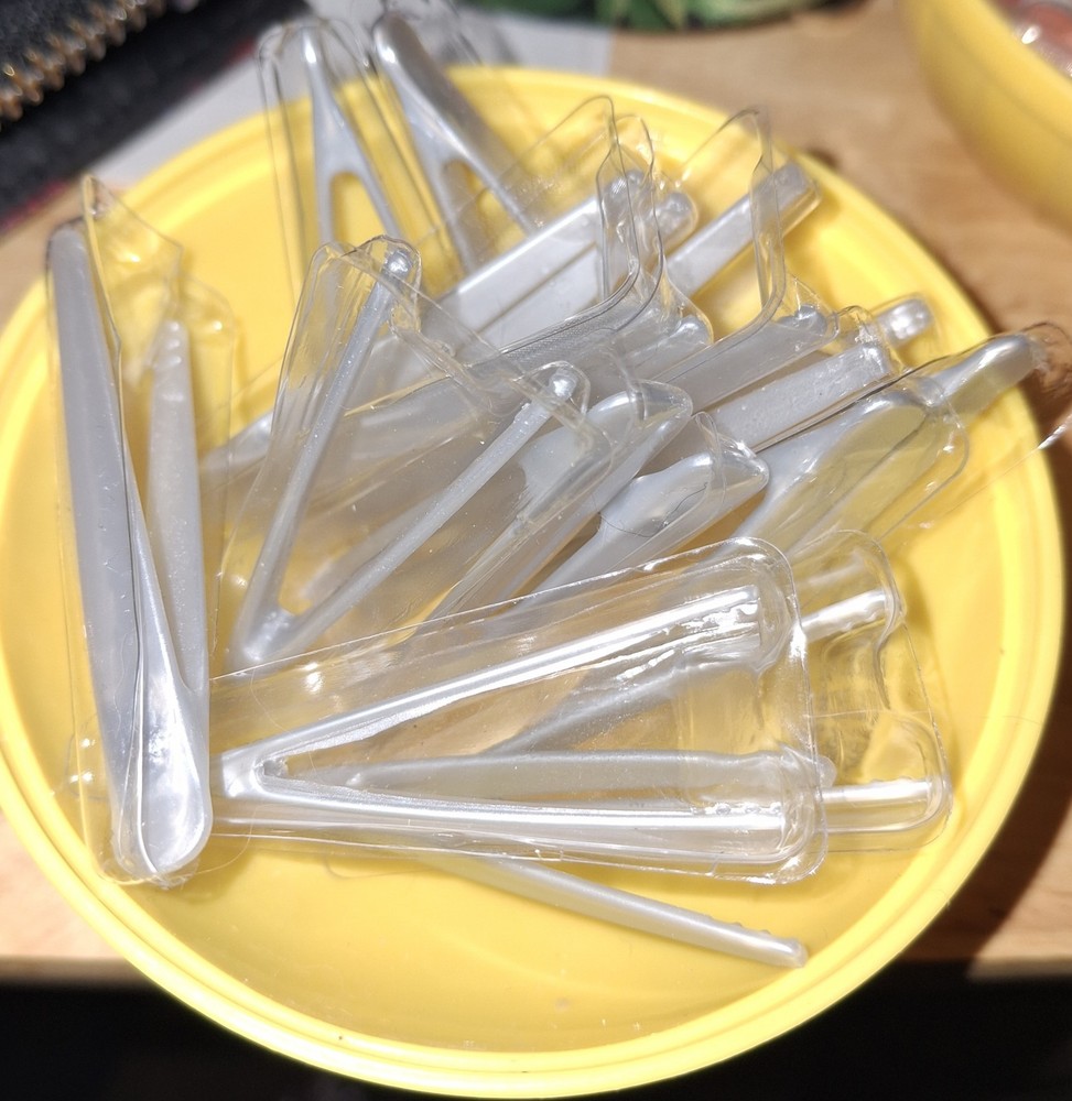 MINIATURE PLASTIC TWEEZERS