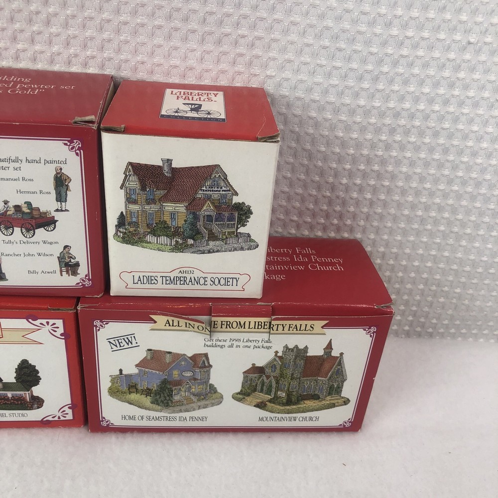 Liberty Falls Village Figures Lot (6)