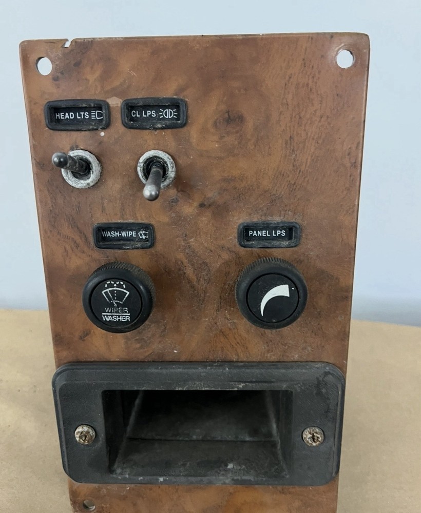 PETERBILT - DASHBOARD SWITCH CONTROL PANEL - USED P/N S646051006