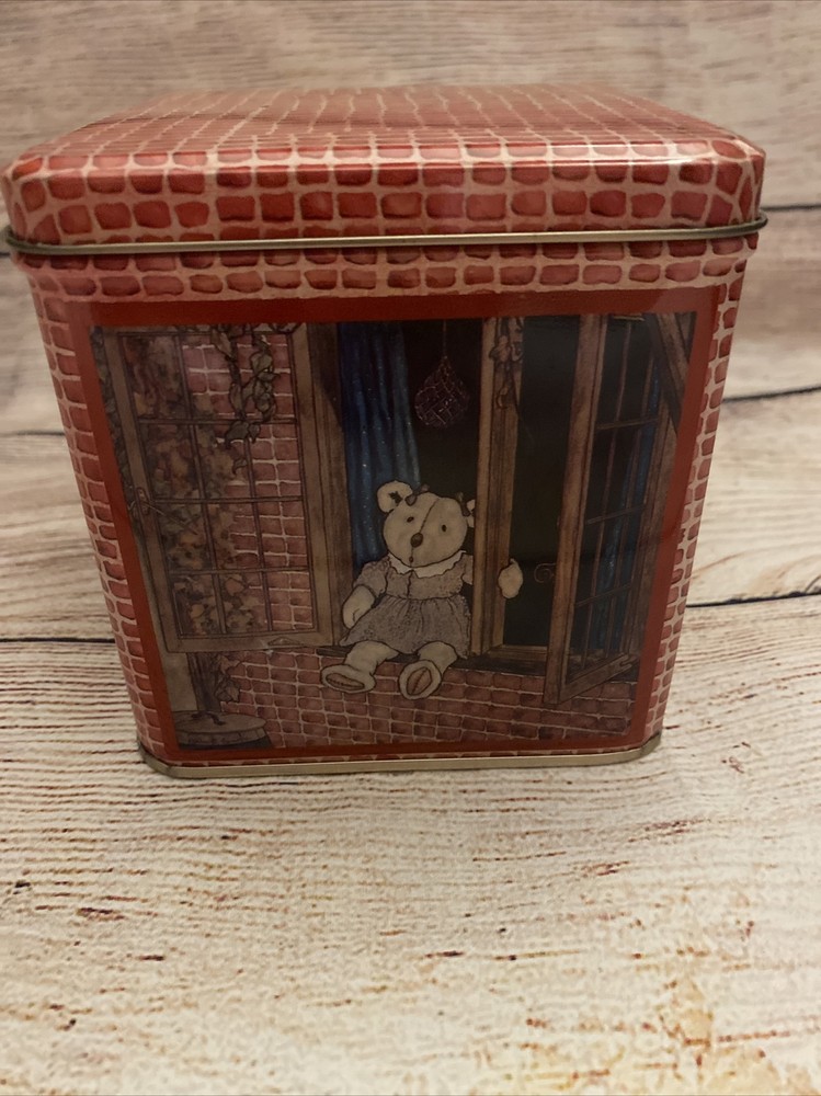 DAHER LTD GIFTWARE TIN RED BRICK RECTANGULAR TEDDY BEAR PIGS 1984
