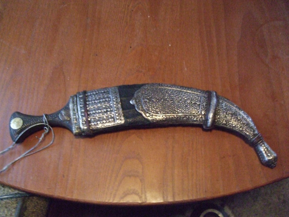 beautiful SILVER WORK on Beautiful Yemen silver jambya dagger