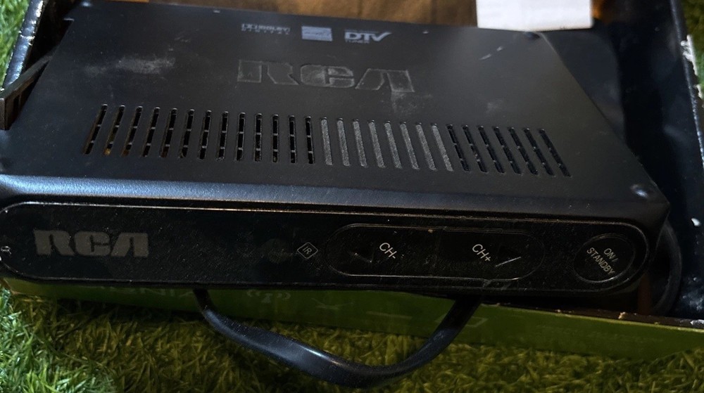 RCA Digital to Analog Converter Box with remote.