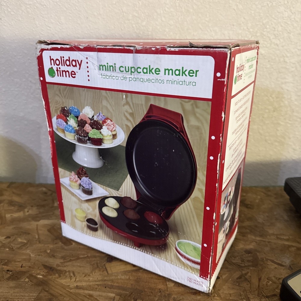 HOLIDAY TIME MINI CUPCAKE MAKER