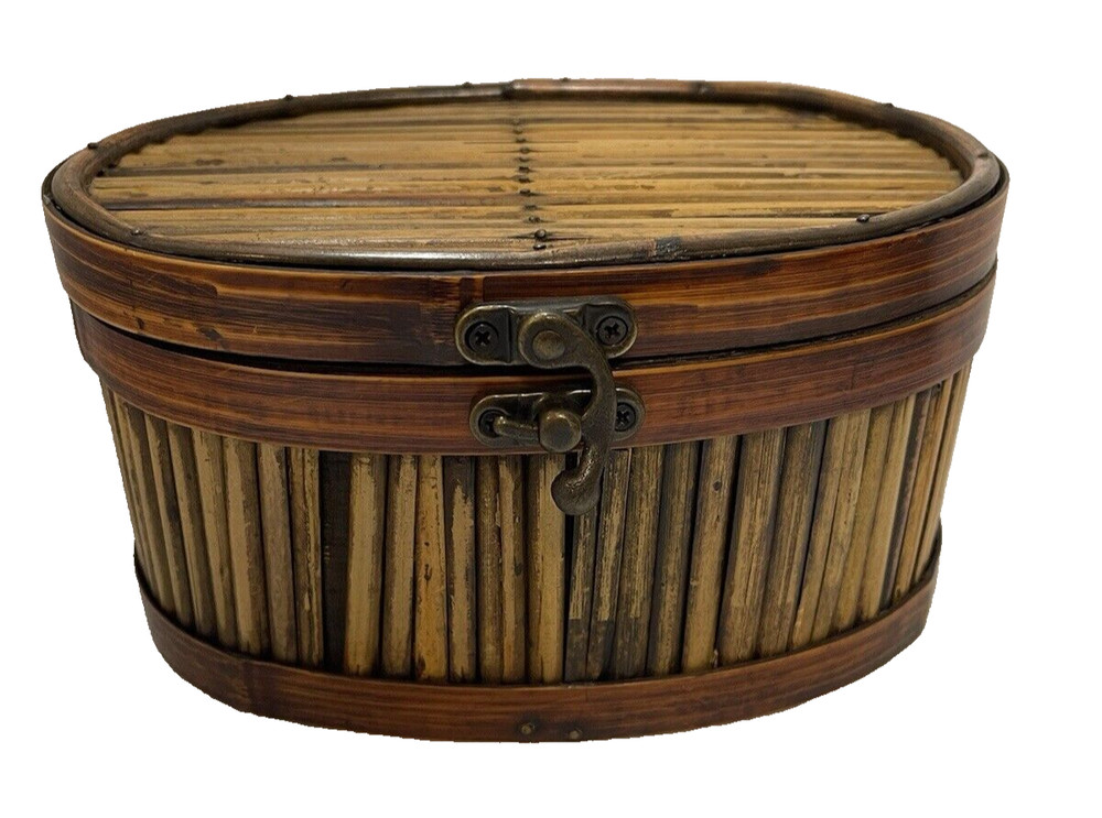 VINTAGE WOOD & BAMBOO STORAGE CHEST WITH LATCH & HINGE