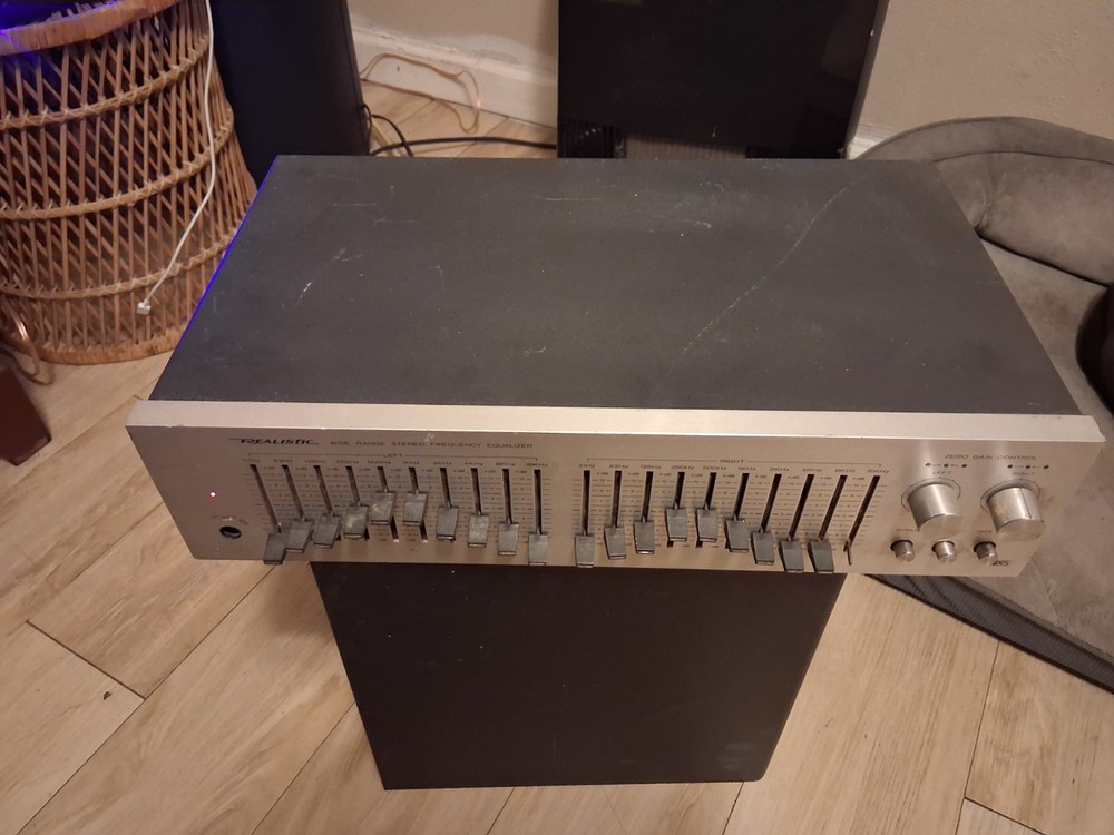 Realistic 31-2000A 10-Band Wide Range Stereo Frequency Equalizer ~ Broken Knobs