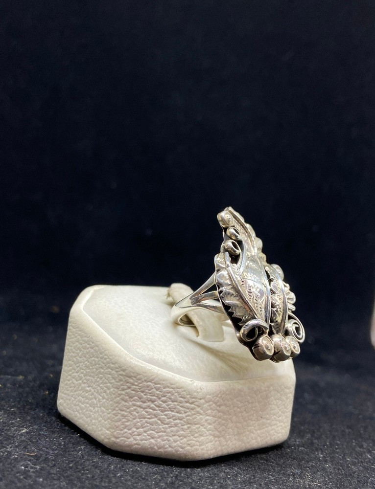 Native American Navajo plain sterling silver leaf ring size 8.75