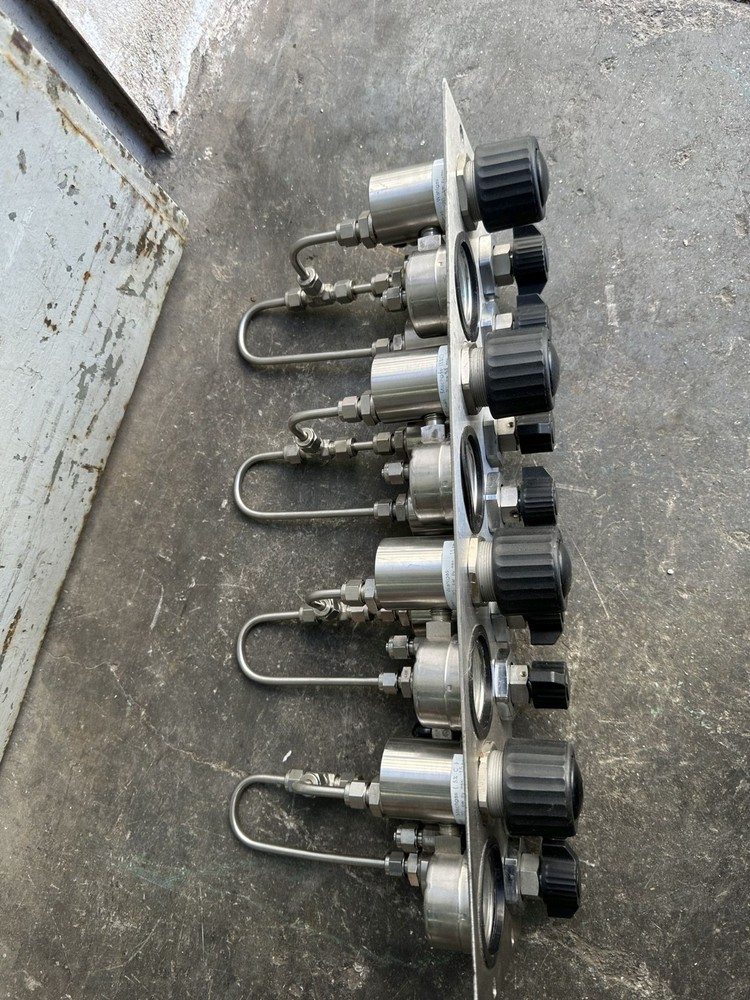 Tescom pressure regulator panel D43542-10-S