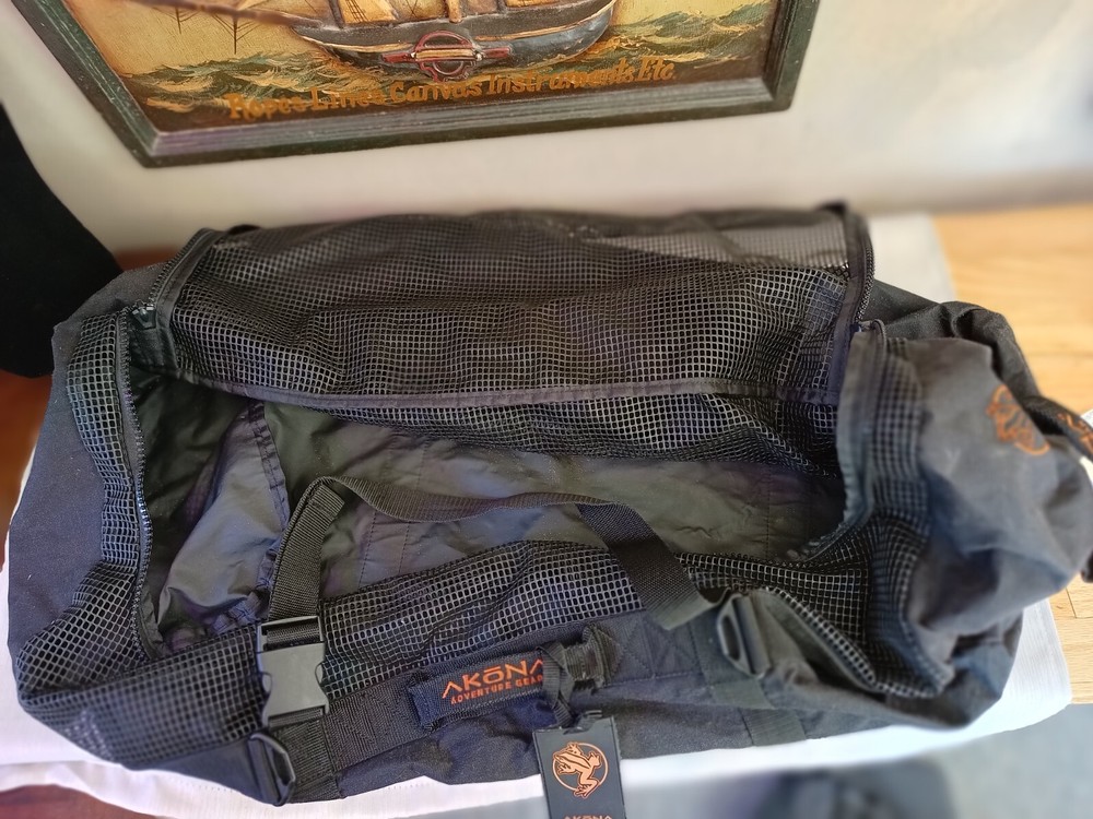 Akona Dive Bag