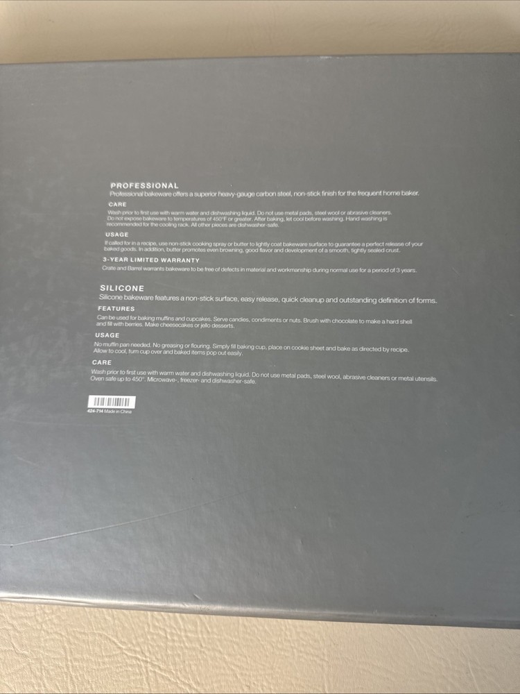 Crate&Barrel Cupcake/Muffin Bakeware Set