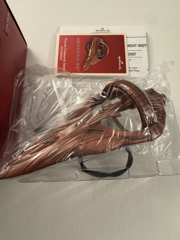 2004 Hallmark Star Trek Ornament Vulcan Command Ship Enterprise MM30