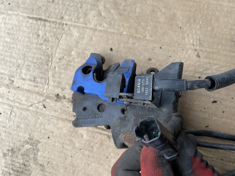 Scania R Grill Lock Set