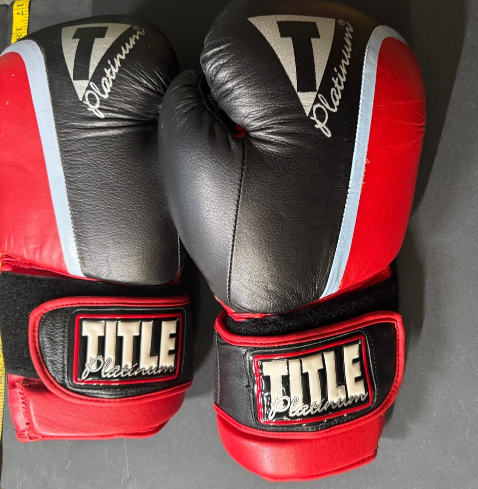 Title Platinum 600 Boxing Gloves 10oz Red/Blk/Silver Hook and Loop