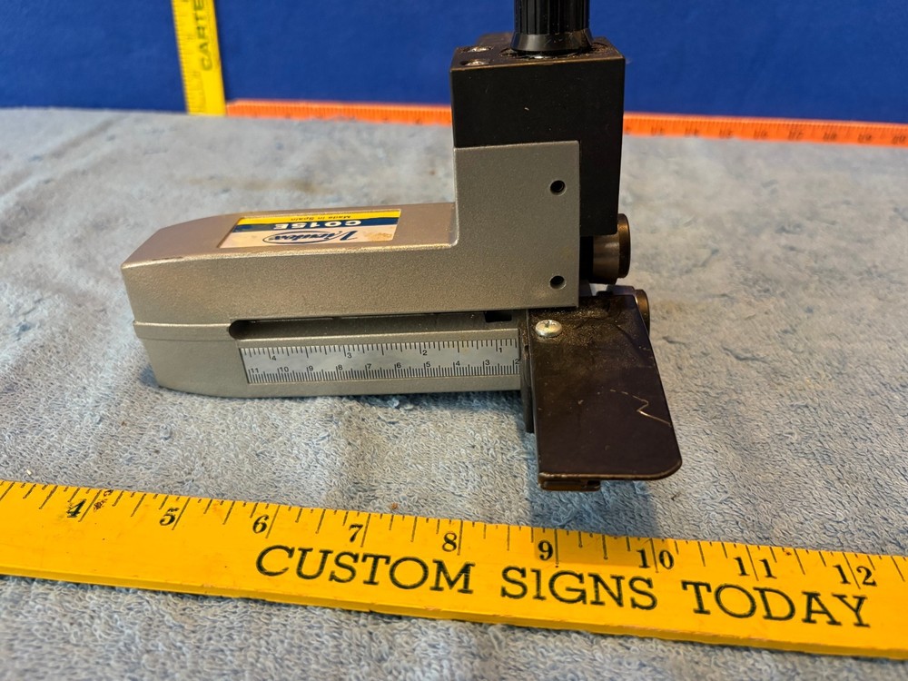 Virutox C015E Portable Handheld Laminate Plastic Cutter