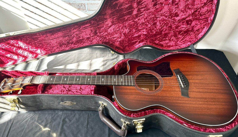 Taylor 324CE 2019 - Shaded Edgeburst
