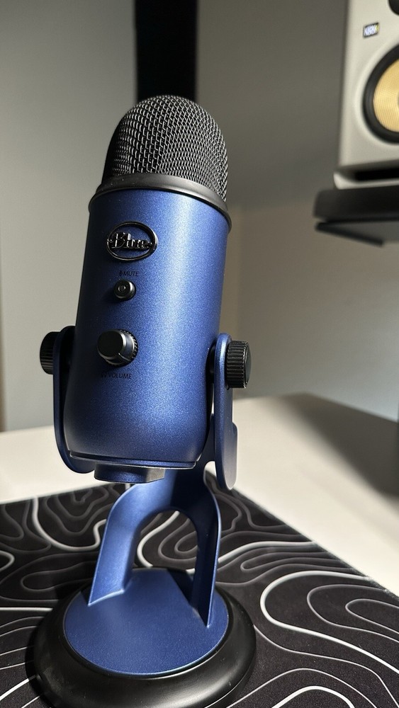 Logitech for Creators Blue Yeti USB Microphone + Pop Filter