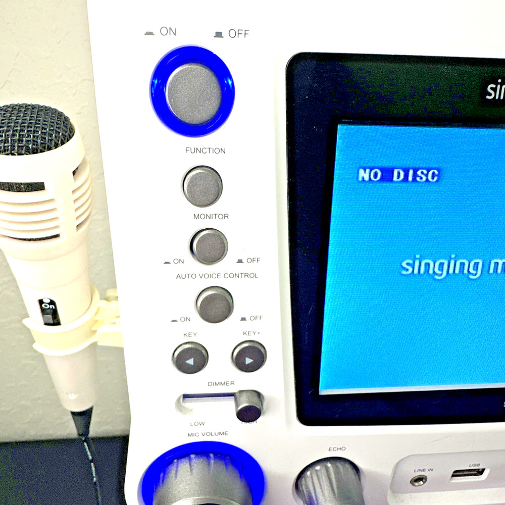 Singing Machine Karaoke with BlueTooth Voice Recording - ONLY ONE MIC/ Tested