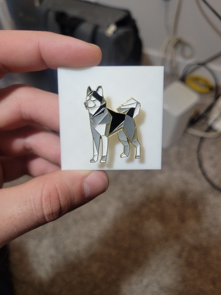 Huskey - Dog - Enamel Animal pin