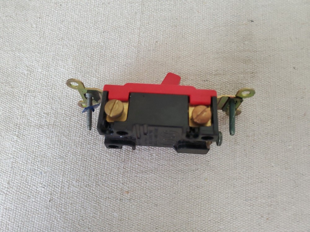 PACK OF 4 EAGLE FED SPEC 2223RD TOGGLE 3 WAY LIGHT SWITCH RED