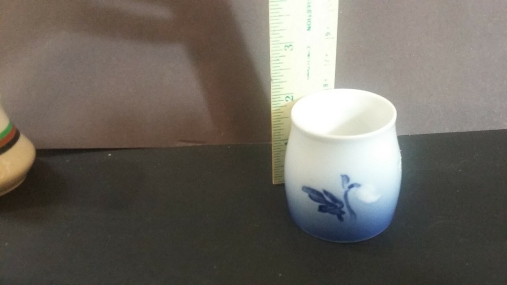Bing & Grondahl Blue Flower tiny 2 1/8" jar no lid