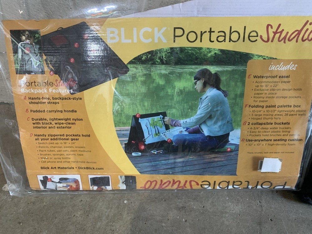 Blick Portable Art Studio