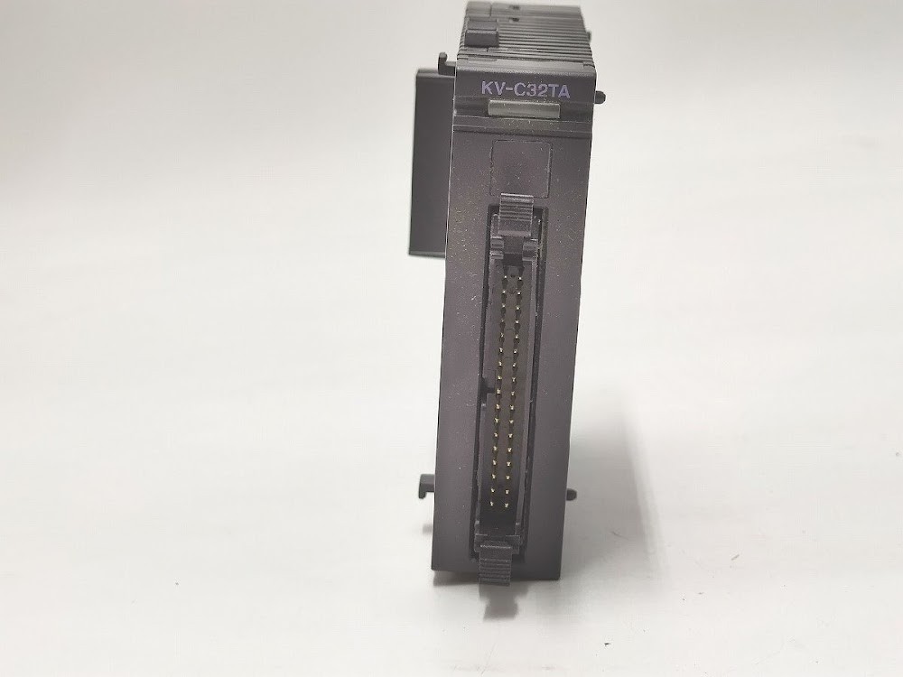 KEYENCE KV-C32TA PLC I/O Module USED