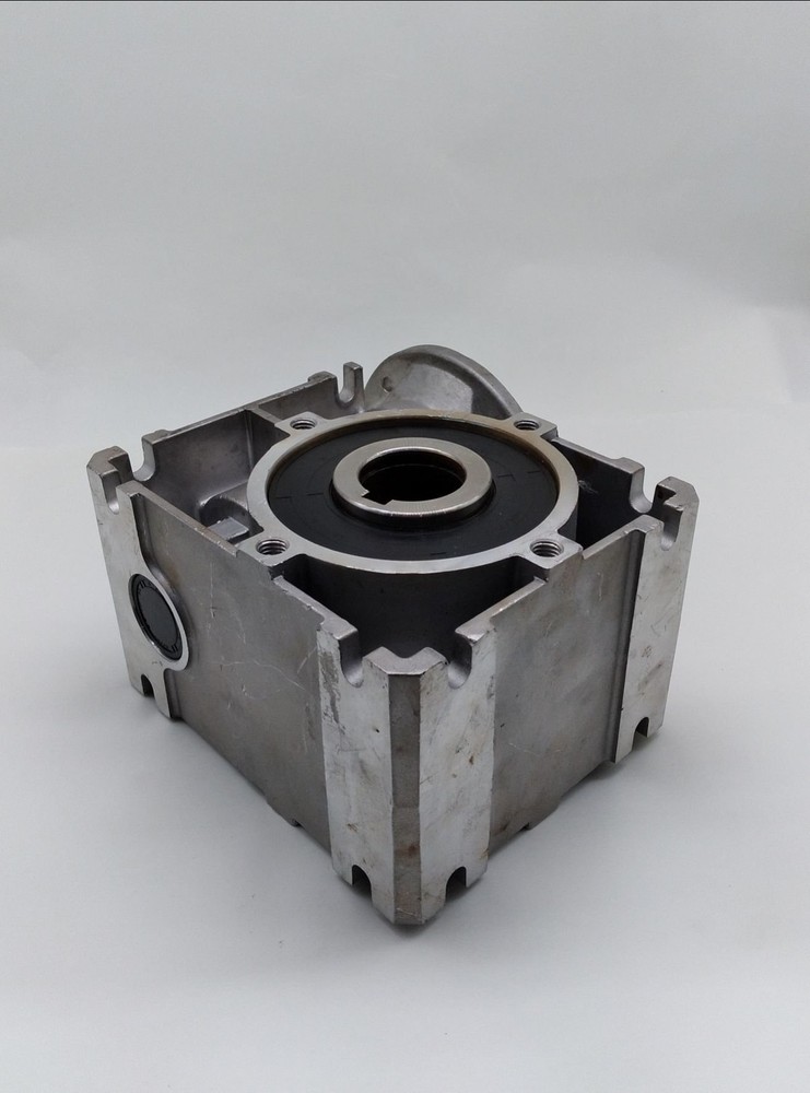 Paper Converting Machine 102654 Right Angle Gear Box, Ratio 10:1