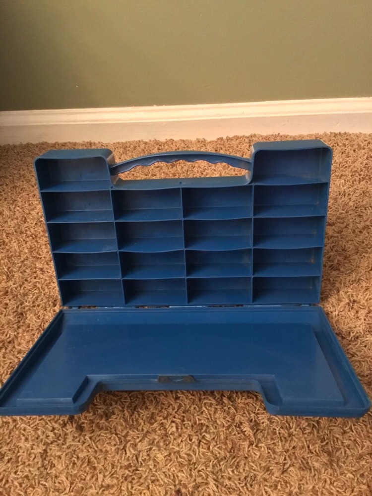 Vintage 1976 Matchbox 18 Car Carry Case Blue Plastic Latch Issues