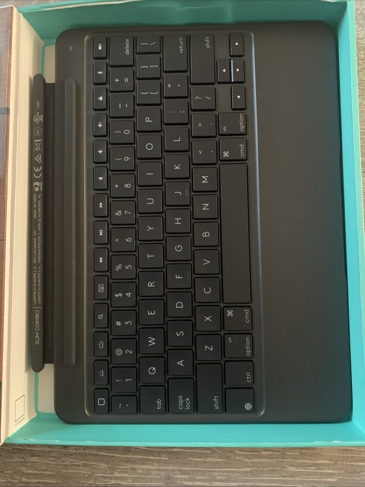 Logitech Slim Combo Case with Backlit Bluetooth Keyboard For iPad 5th & 6th Gen