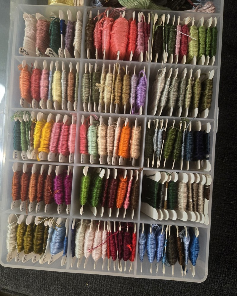 126 Plus Embroidery Thread w/Storage Box