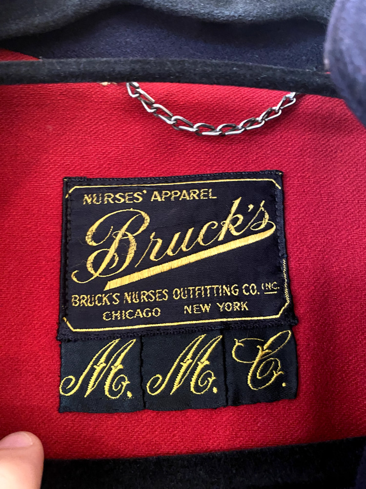 Genuine Bruck's Vintage nurses Cape, Medium