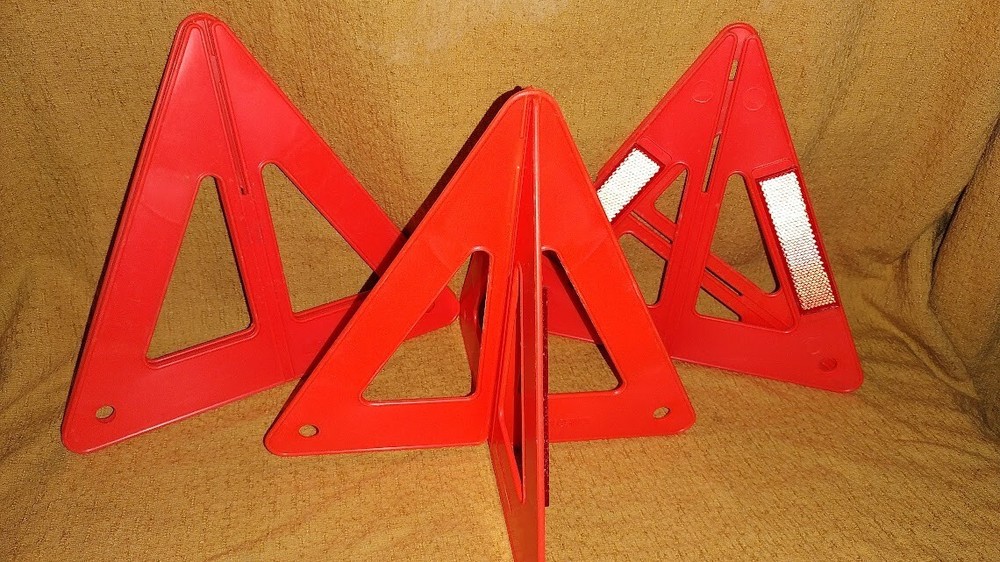 (3) EMERGENCY PLASTIC REFLECTOR TRIANGLES ROADSIDE WARNING FOR CARS (6PCS)