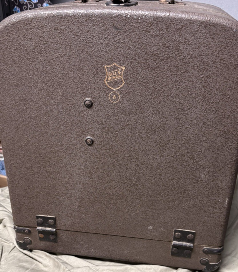 Vintage master 400 Model G 8mm projector w/ Case Light Works