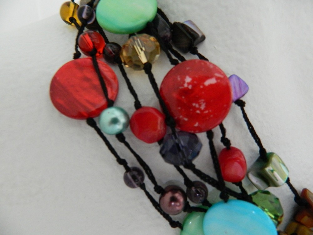 VTG. Y2K Beaded Multi Strand Multi Color Necklace