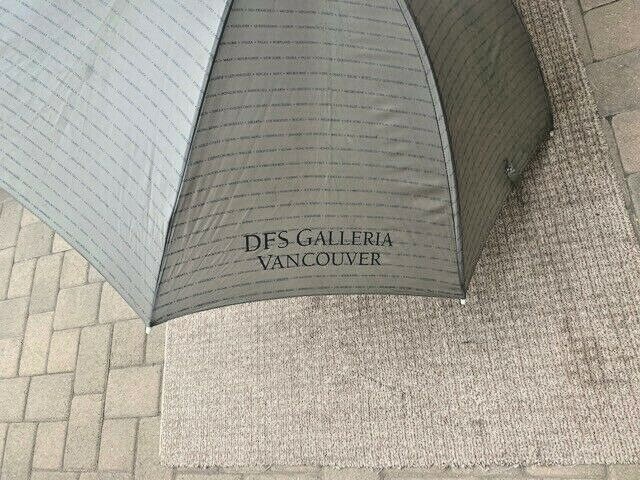 vintage golf umbrella DFS GALLERIA VANCOUVER