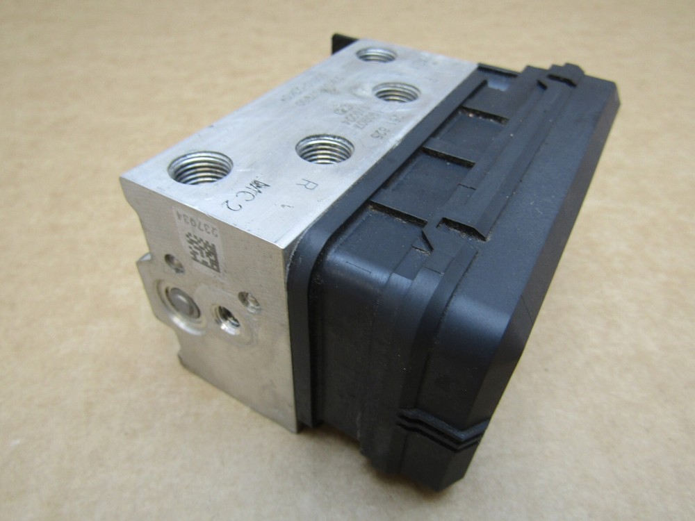 Suzuki GSX-R125X AM0 2020 ABS control unit module (13039)