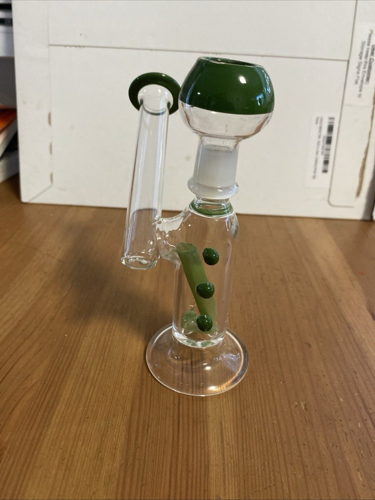 6” Premium Glass Water Pipe Green. Nice 😊