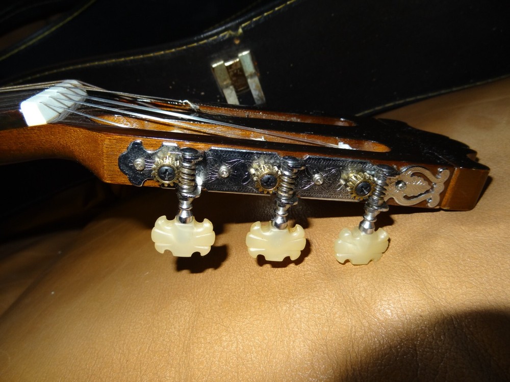 Yamaha C-150 Classical Acoustic Guitar + Case