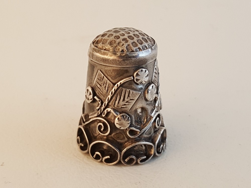 Vintage Mexican sterling silver thimble Icuala flowers