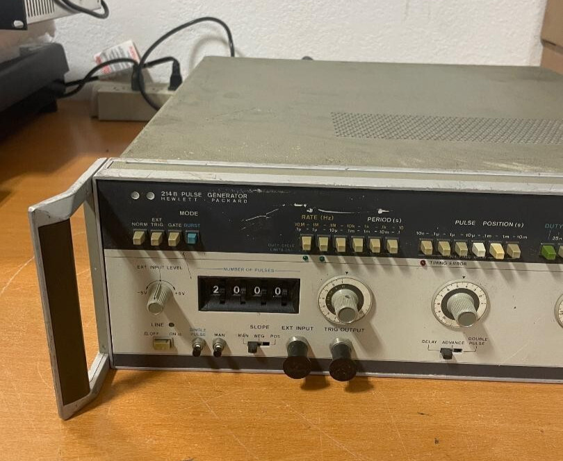 HEWLETT PACKARD HP 214B PULSE GENERATOR