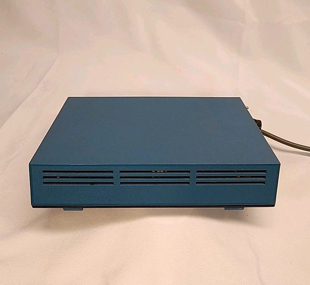 Vintage MOTOROLA 208 A/B MB UDS UNIVERSAL DATA SYSTEMS Powers On